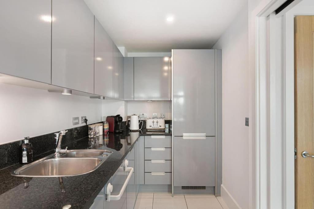 Apartamento Beautiful Two-bedroom Flat On The Riverside With Spectacular Views *