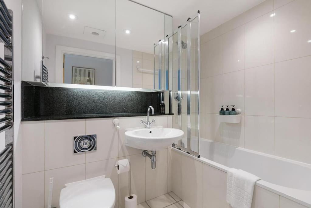 Beautiful Two-bedroom Flat On The Riverside With Spectacular Views *