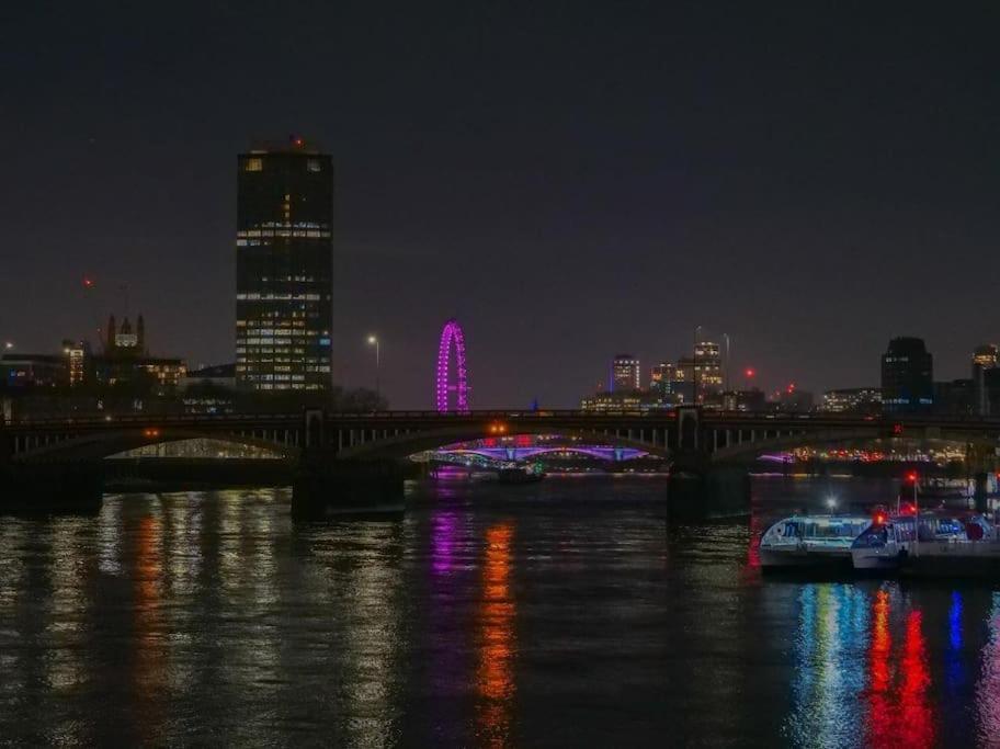 Beautiful Two-bedroom Flat On The Riverside With Spectacular Views * Londres